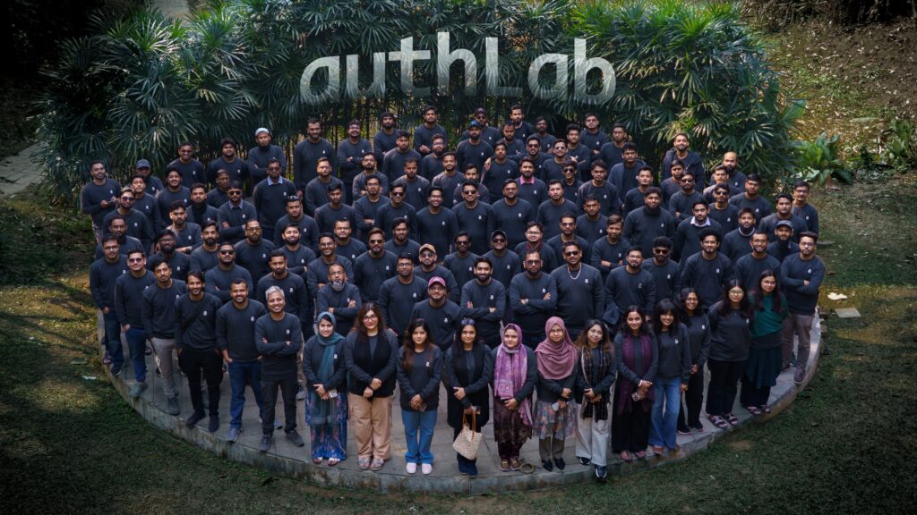 group photo 2.0 logo